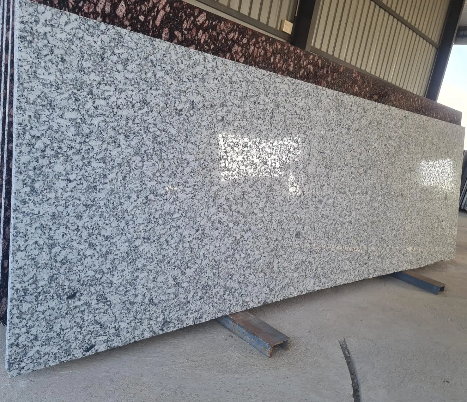 P White Granite Lafutra